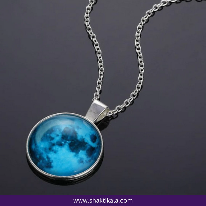 Glowing Moon Pendant Necklace – Gift your Loved Ones