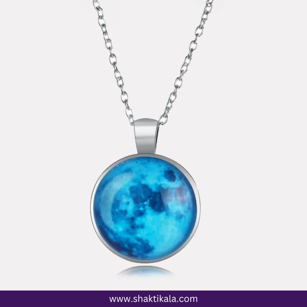 Glowing Moon Pendant Necklace – Gift your Loved Ones